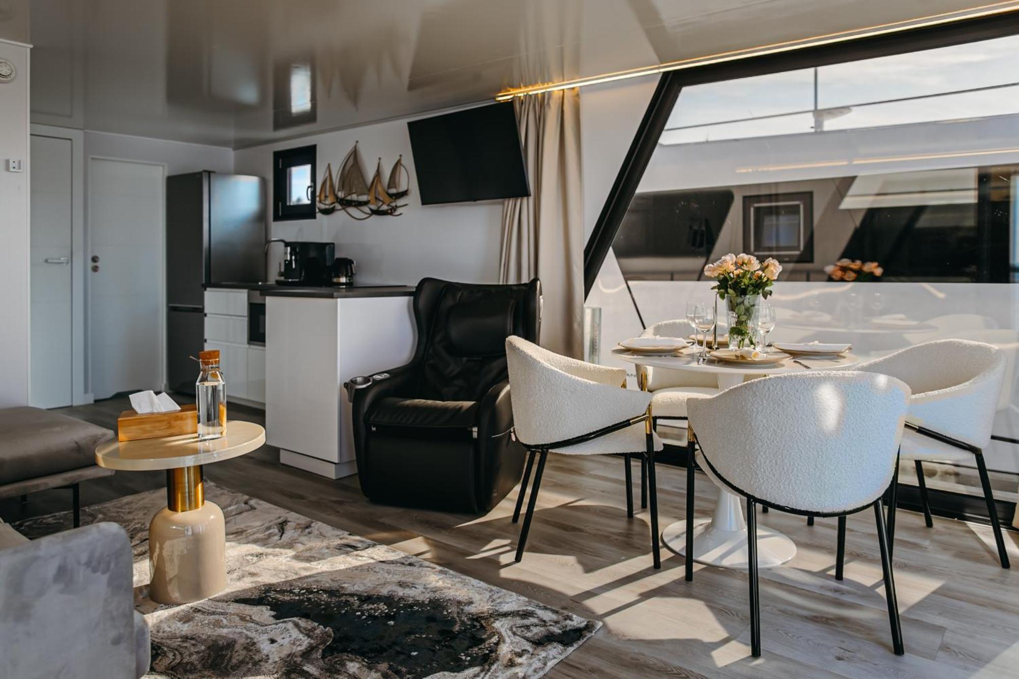 Grand Ht Houseboats - Domki Na Wodzie - Sauna, Jacuzzi, Kominek Mielno  Quarto foto