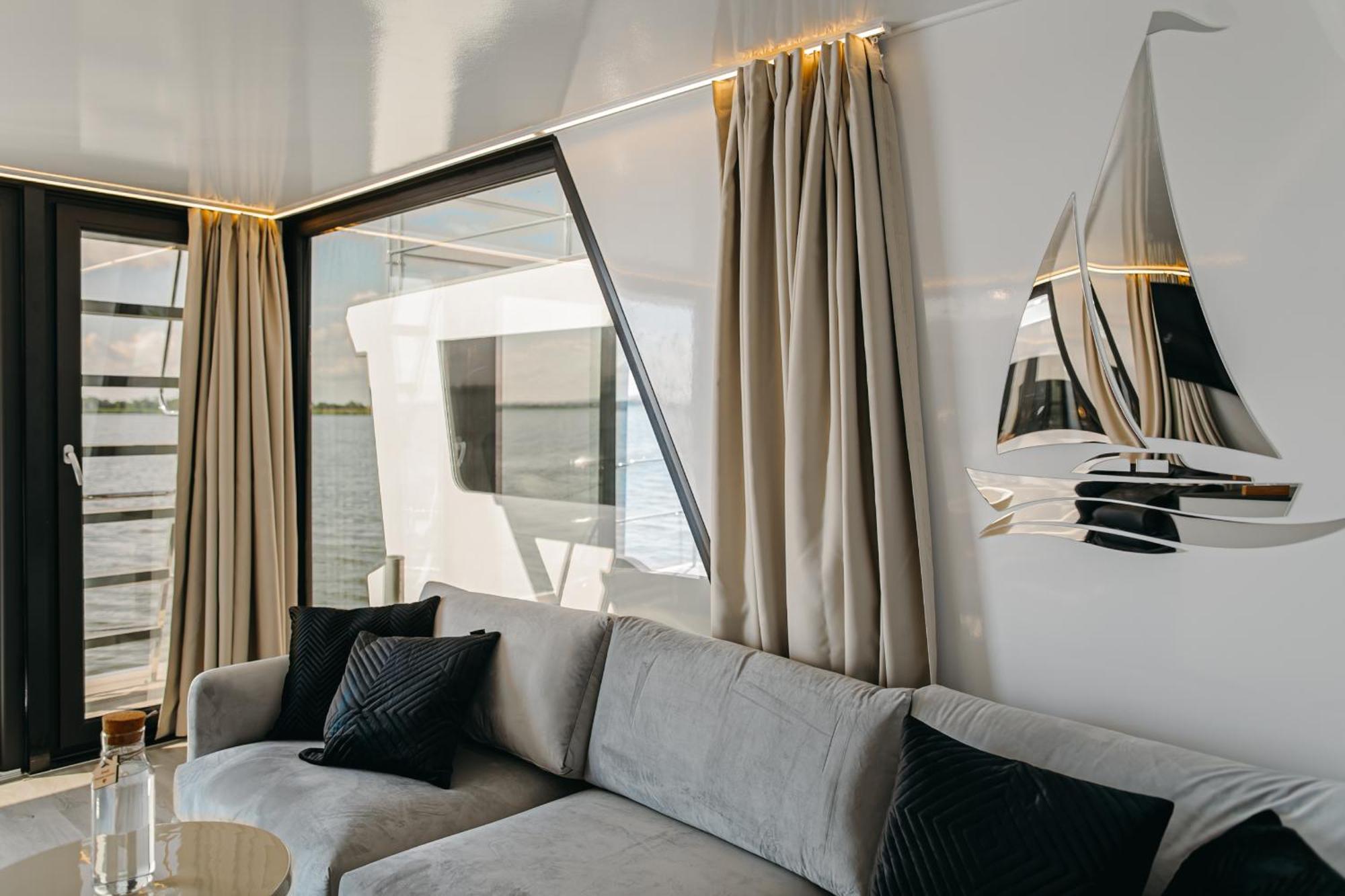 Grand Ht Houseboats - Domki Na Wodzie - Sauna, Jacuzzi, Kominek Mielno  Quarto foto